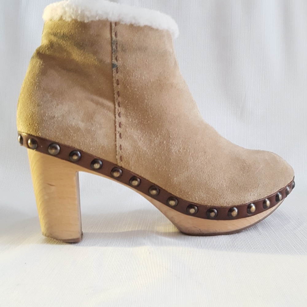 Barneys New York Tan Heeled Boots